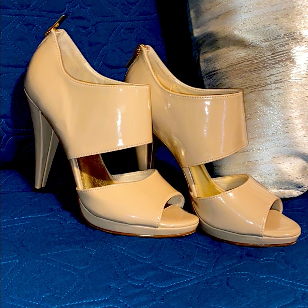 Nude patent peep toe heels